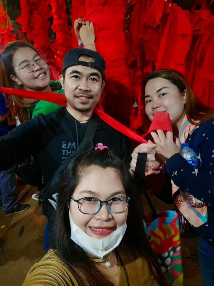 ผ้าแดงบนยอดเขาคิชฌกูฏ